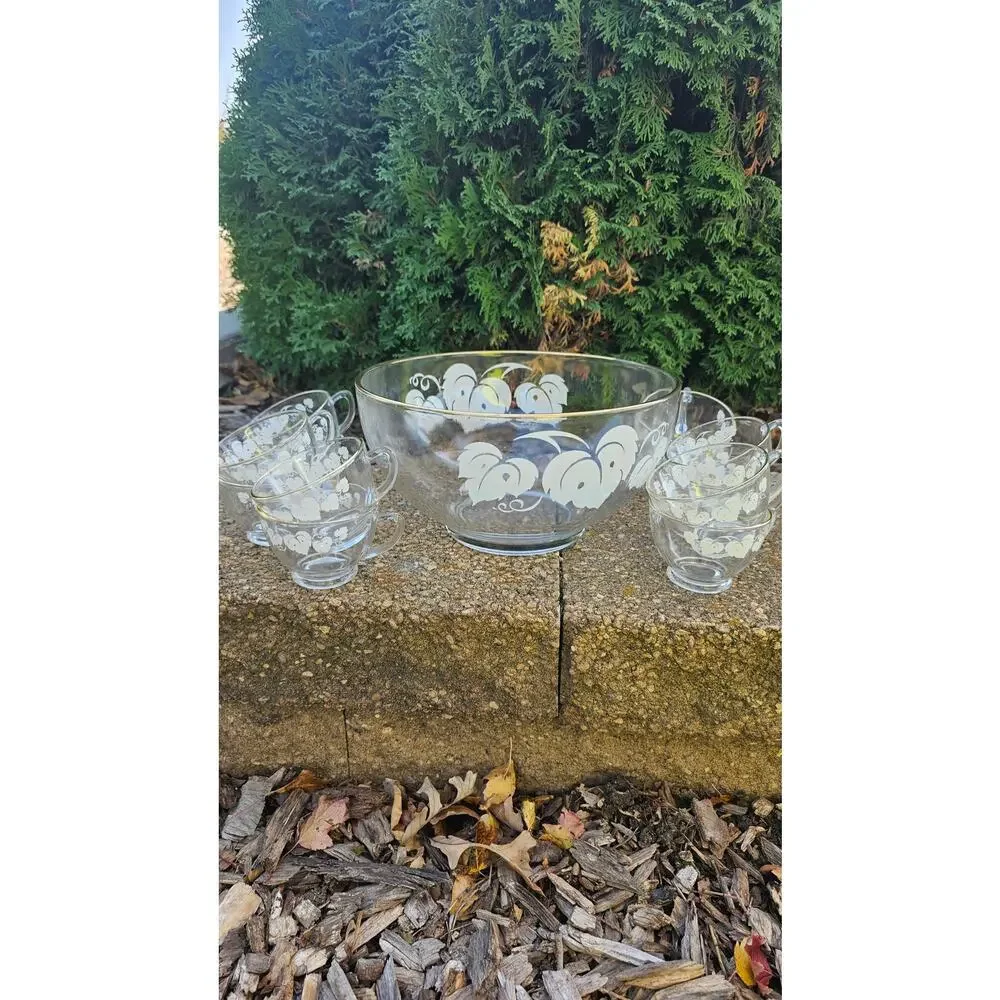 ANCHOR HOCKING WHITE GRAPE LEAVES PATTERN 10